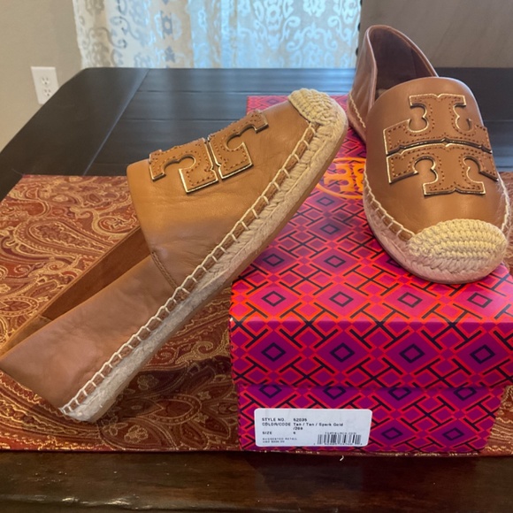 TORY BURCH INES Tan/spark  gold espadrilles, size 6 BNIB, msrp $228 - Picture 2 of 5